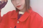 【日向坂46】東村芽依のオーバーサイズの赤のジャケット姿が可愛すぎる！！