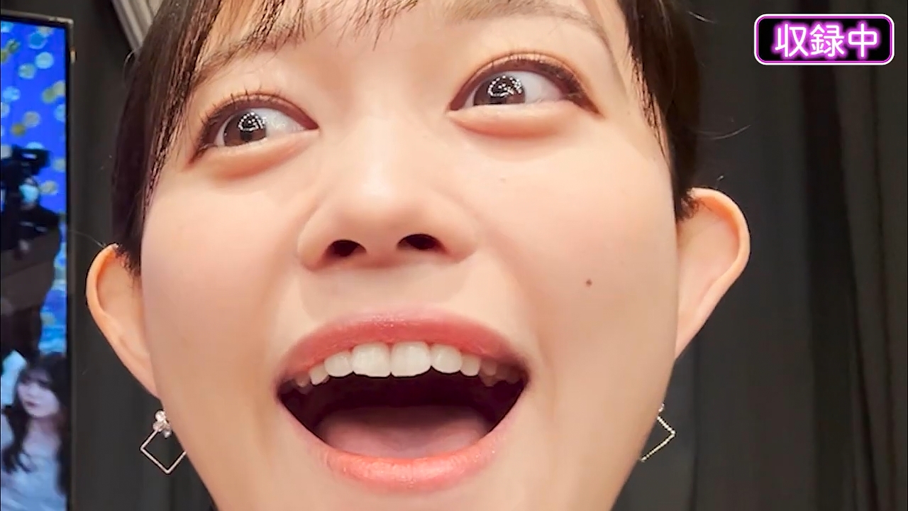 松﨑涼佳アナの画像集 vol.303